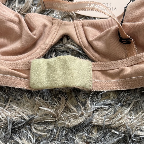 New ! Victoria's Secret Nude Bra, 32A - Picture 5 of 6